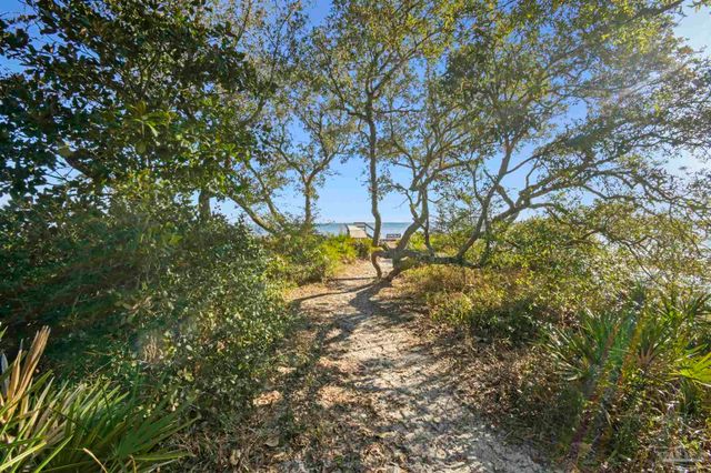 7140 Blue Jack Dr, Navarre, FL 32566