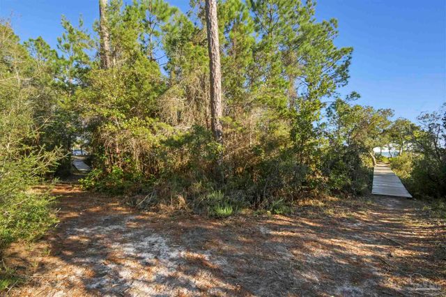 7140 Blue Jack Dr, Navarre, FL 32566