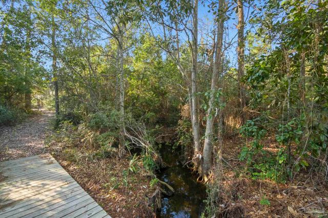 7140 Blue Jack Dr, Navarre, FL 32566