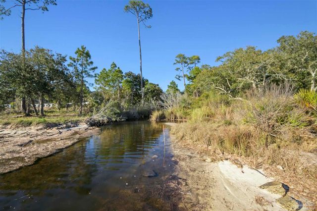 7140 Blue Jack Dr, Navarre, FL 32566