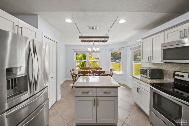 7140 Blue Jack Dr, Navarre, FL 32566