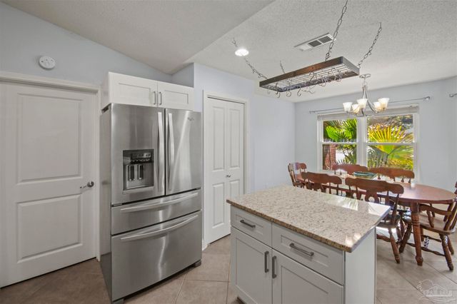 7140 Blue Jack Dr, Navarre, FL 32566