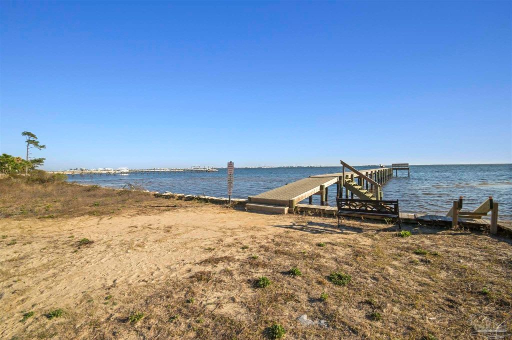 7140 Blue Jack Dr, Navarre, FL 32566