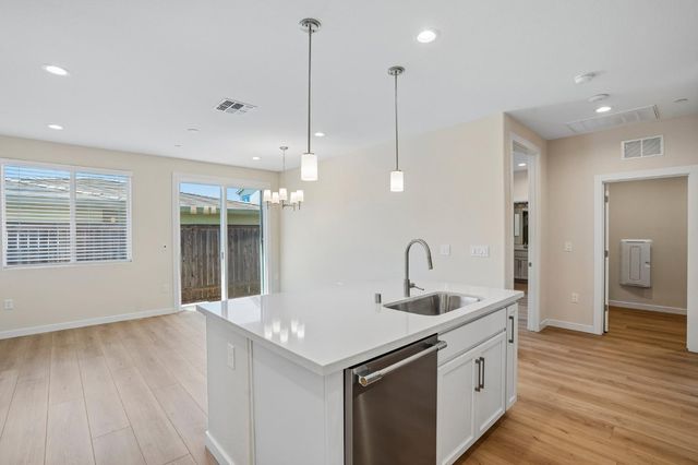 3920 Aura Way, Rancho Cordova, CA 95742