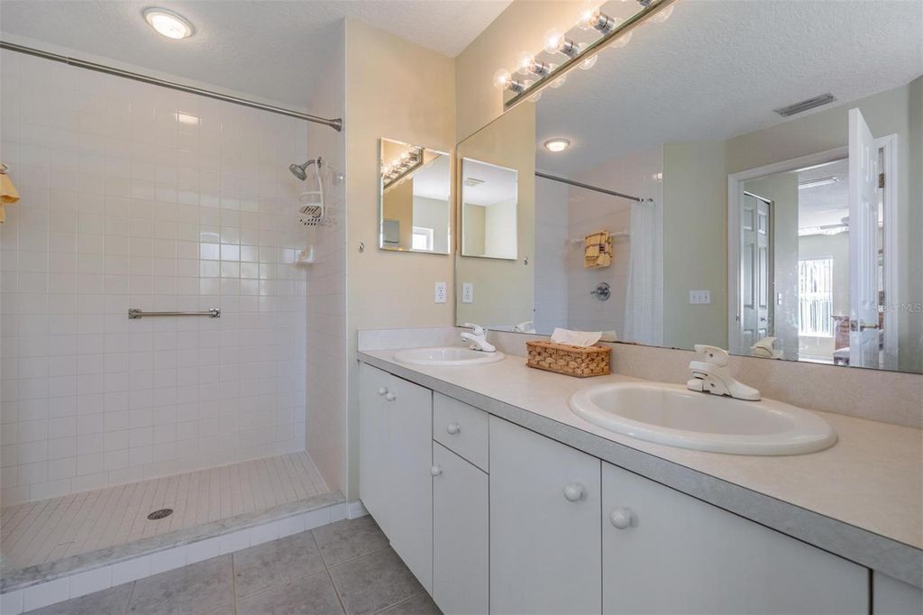 Image 11 of property listing at 1211 ALMONDWOOD DRIVE, Trinity, FL 34655