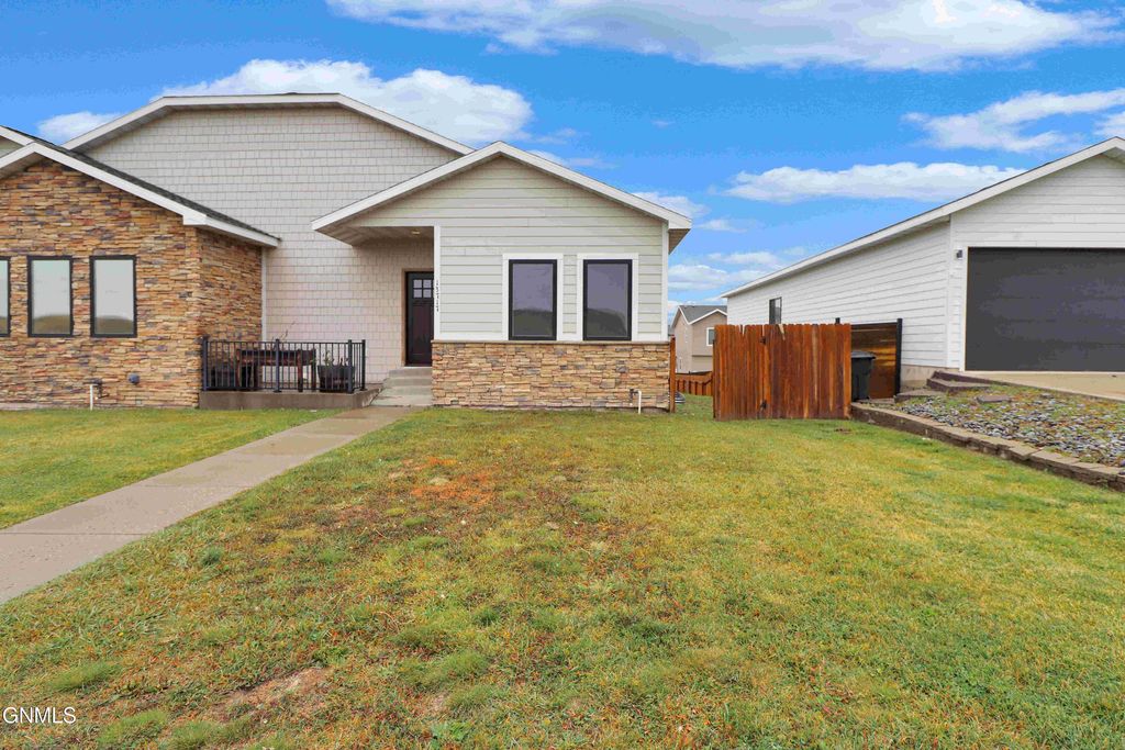 13717 Karen Street, Williston, ND 58801 photo 2