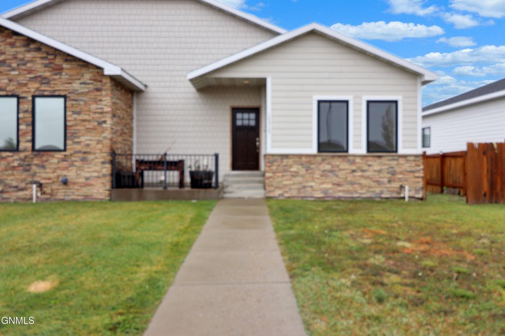 13717 Karen Street, Williston, ND 58801 photo 3
