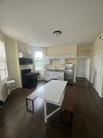 822 N Lawndale Avenue, Chicago, IL 60651