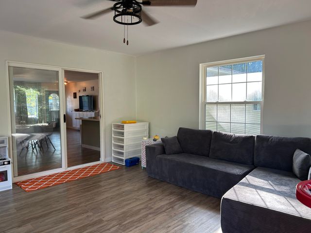 507 E Sunset Street, Stockton, MO 65785