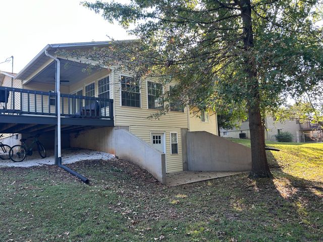 507 E Sunset Street, Stockton, MO 65785