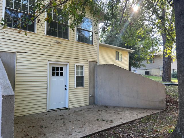 507 E Sunset Street, Stockton, MO 65785