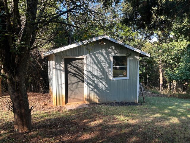 507 E Sunset Street, Stockton, MO 65785