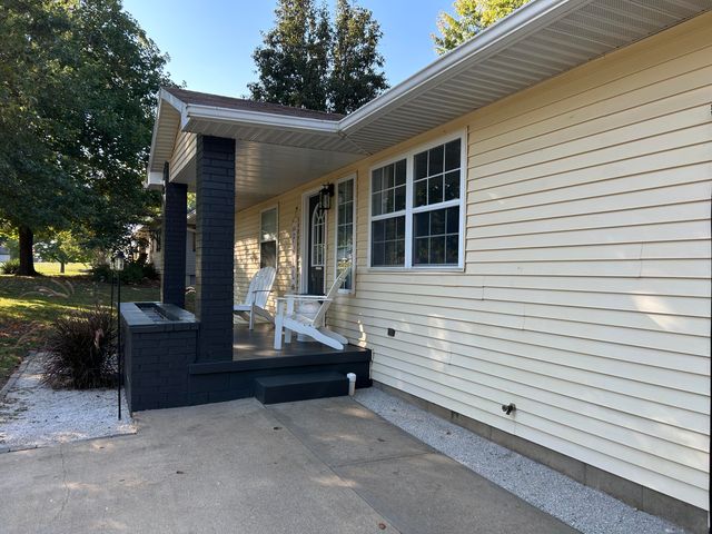 507 E Sunset Street, Stockton, MO 65785