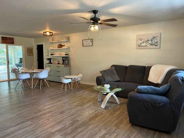 507 E Sunset Street, Stockton, MO 65785