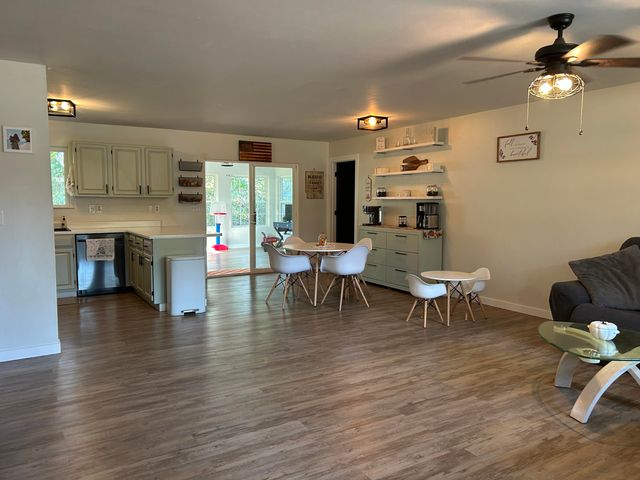 507 E Sunset Street, Stockton, MO 65785