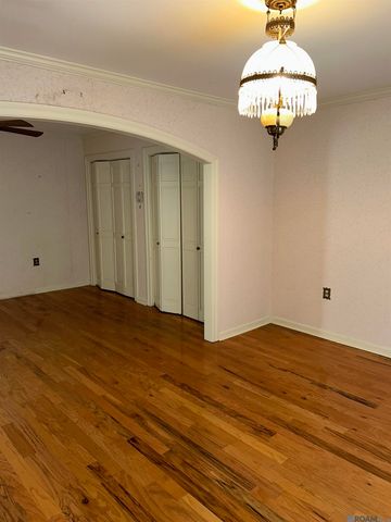 1139 E Riveroaks Dr, Baton Rouge, LA 70815