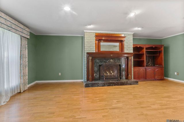 1139 E Riveroaks Dr, Baton Rouge, LA 70815