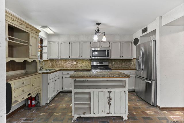 1139 E Riveroaks Dr, Baton Rouge, LA 70815