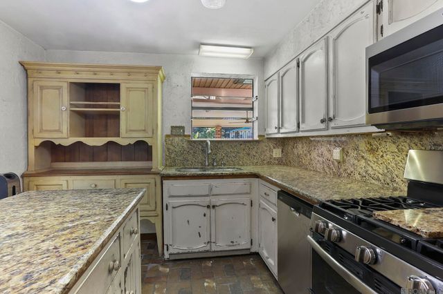 1139 E Riveroaks Dr, Baton Rouge, LA 70815