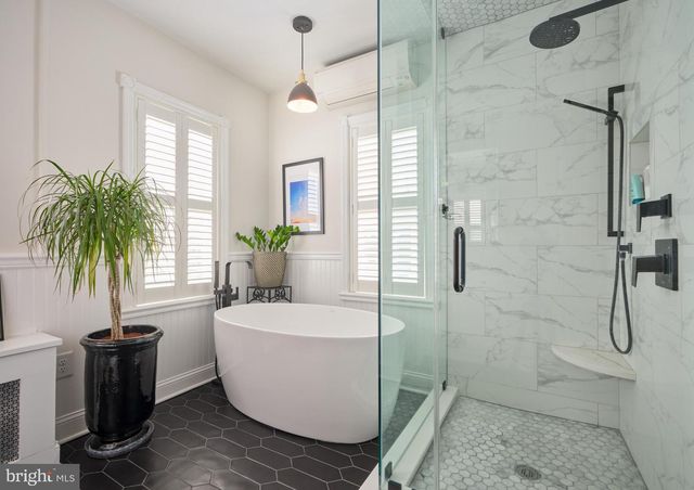 52 N MAIN ST, New Hope, PA 18938