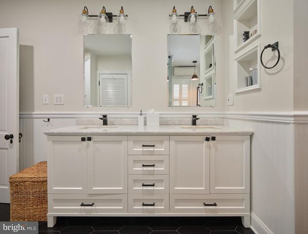 52 N MAIN ST, New Hope, PA 18938