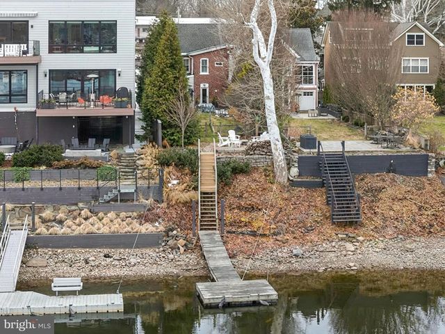 52 N MAIN ST, New Hope, PA 18938