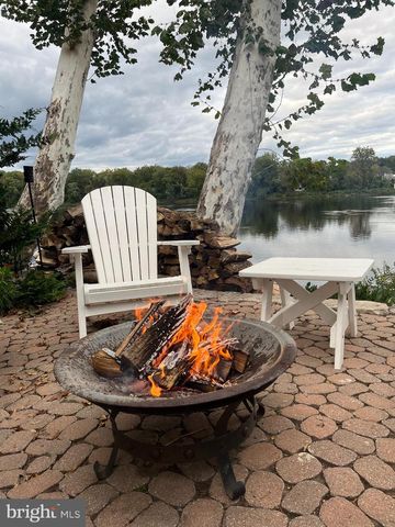 52 N MAIN ST, New Hope, PA 18938