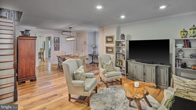 52 N MAIN ST, New Hope, PA 18938