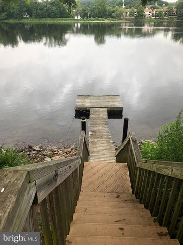 52 N MAIN ST, New Hope, PA 18938