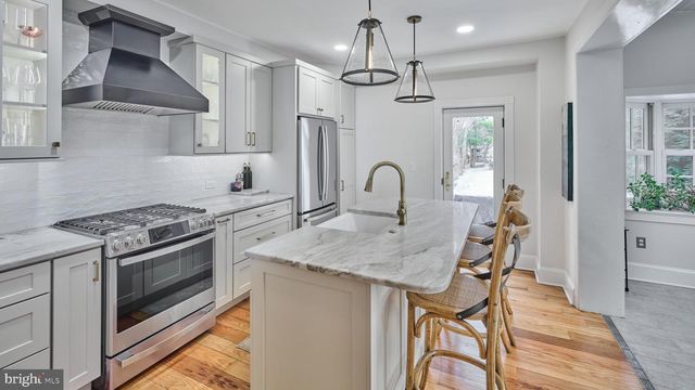 52 N MAIN ST, New Hope, PA 18938