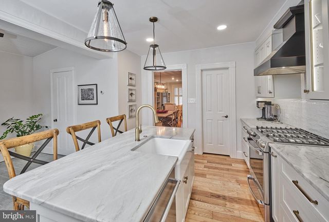 52 N MAIN ST, New Hope, PA 18938