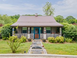 2046 Scribners Mill Rd, Culleoka, TN 38451