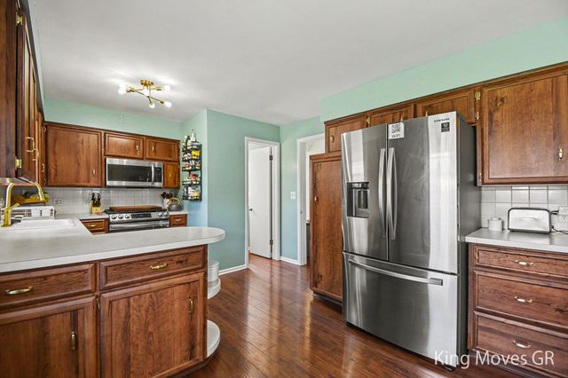 1821 Eastbrook Street SE, Grand Rapids, MI 49508