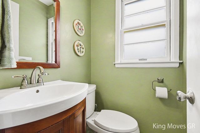 1821 Eastbrook Street SE, Grand Rapids, MI 49508
