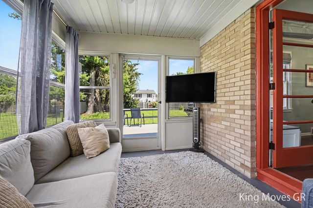 1821 Eastbrook Street SE, Grand Rapids, MI 49508