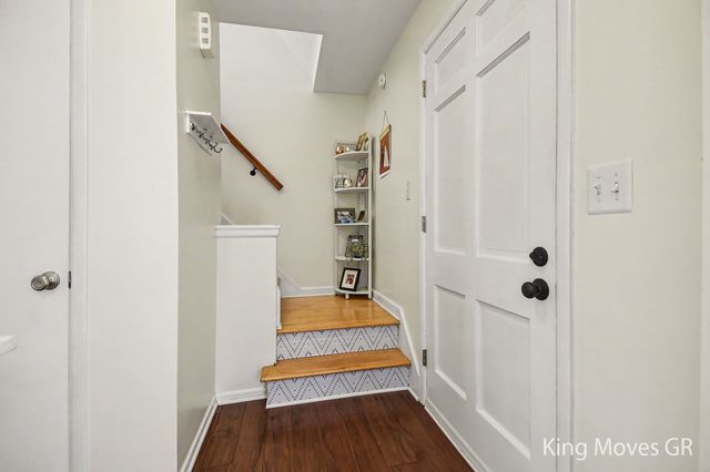 1821 Eastbrook Street SE, Grand Rapids, MI 49508