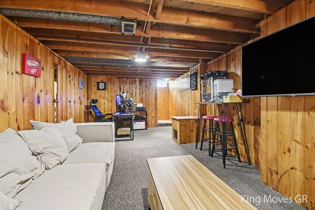 1821 Eastbrook Street SE, Grand Rapids, MI 49508