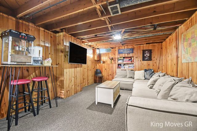 1821 Eastbrook Street SE, Grand Rapids, MI 49508