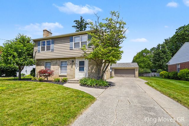 1821 Eastbrook Street SE, Grand Rapids, MI 49508