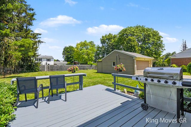 1821 Eastbrook Street SE, Grand Rapids, MI 49508