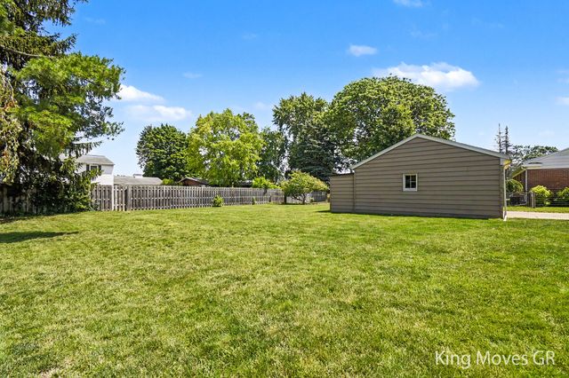 1821 Eastbrook Street SE, Grand Rapids, MI 49508