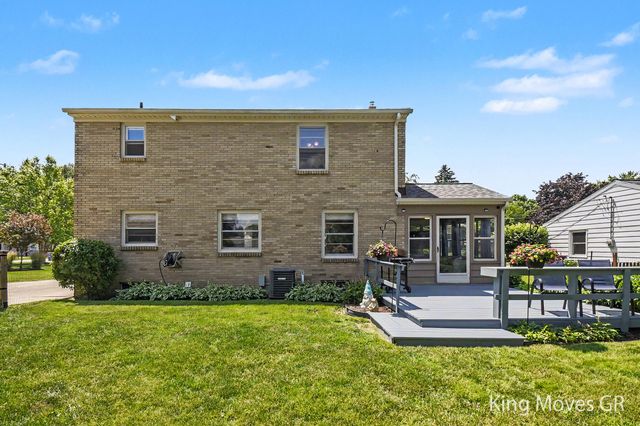 1821 Eastbrook Street SE, Grand Rapids, MI 49508