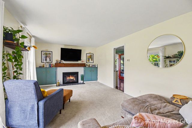 1821 Eastbrook Street SE, Grand Rapids, MI 49508