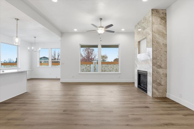 1109 - Unit 21 N Country Club Dr, Deer Park, WA 99006