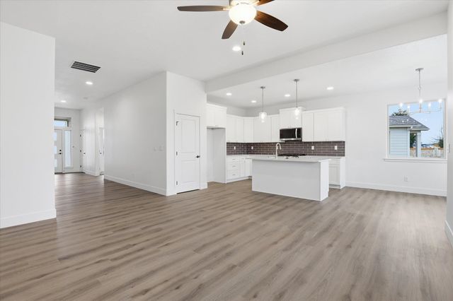 1109 - Unit 21 N Country Club Dr, Deer Park, WA 99006