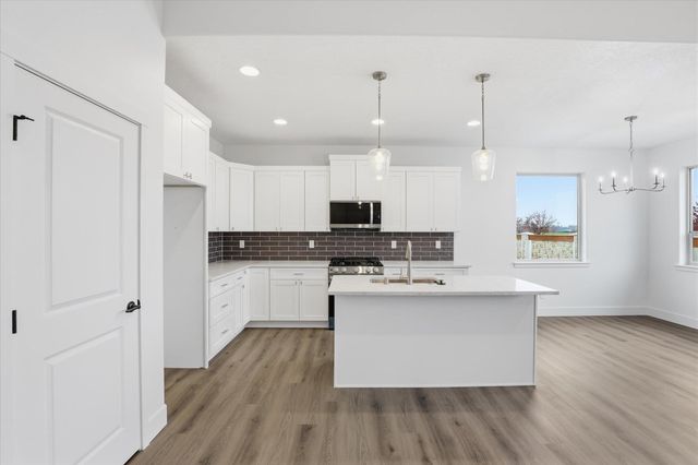 1109 - Unit 21 N Country Club Dr, Deer Park, WA 99006