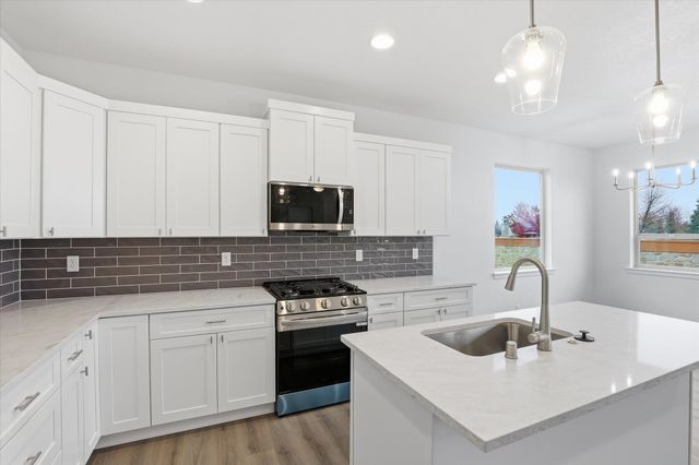 1109 - Unit 21 N Country Club Dr, Deer Park, WA 99006