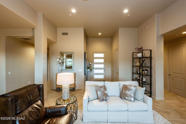 6790 W Red Hawk Place, Marana, AZ 85658