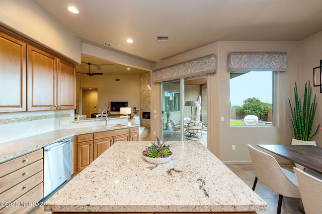 6790 W Red Hawk Place, Marana, AZ 85658