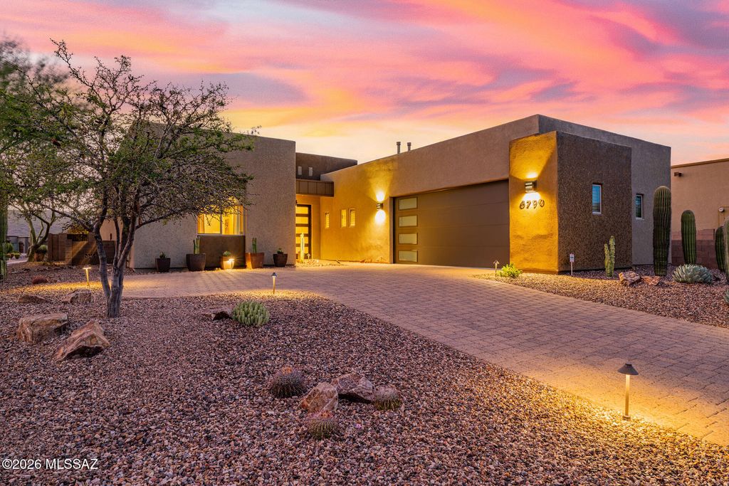 6790 W Red Hawk Place, Marana, AZ 85658